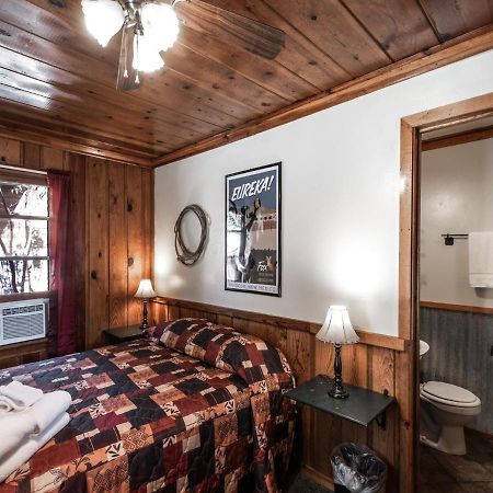 Apache Village Cabinette 11, Queen Bed, Midtown, Sleeps 2 Ruidoso Eksteriør billede