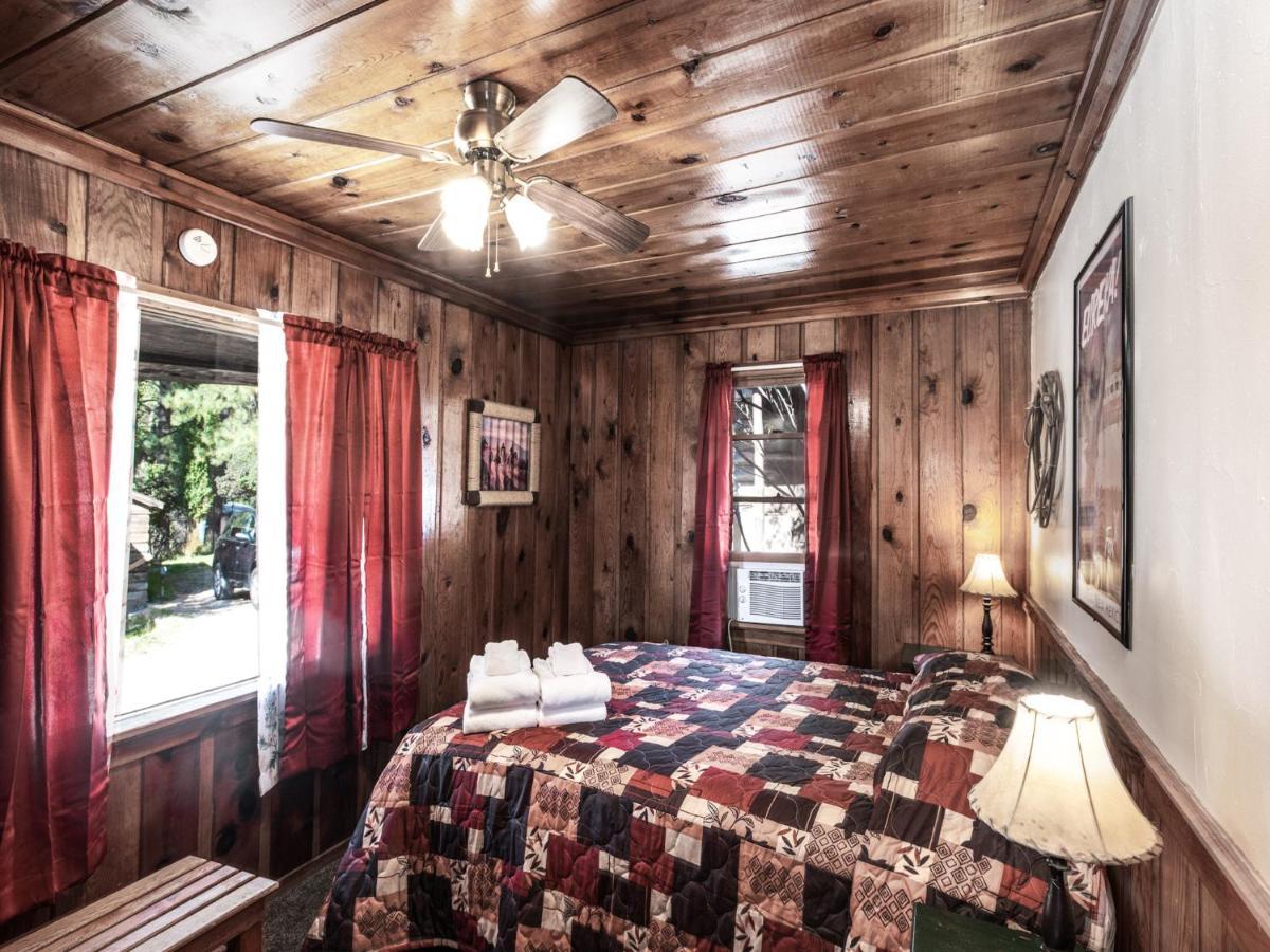 Apache Village Cabinette 11, Queen Bed, Midtown, Sleeps 2 Ruidoso Eksteriør billede