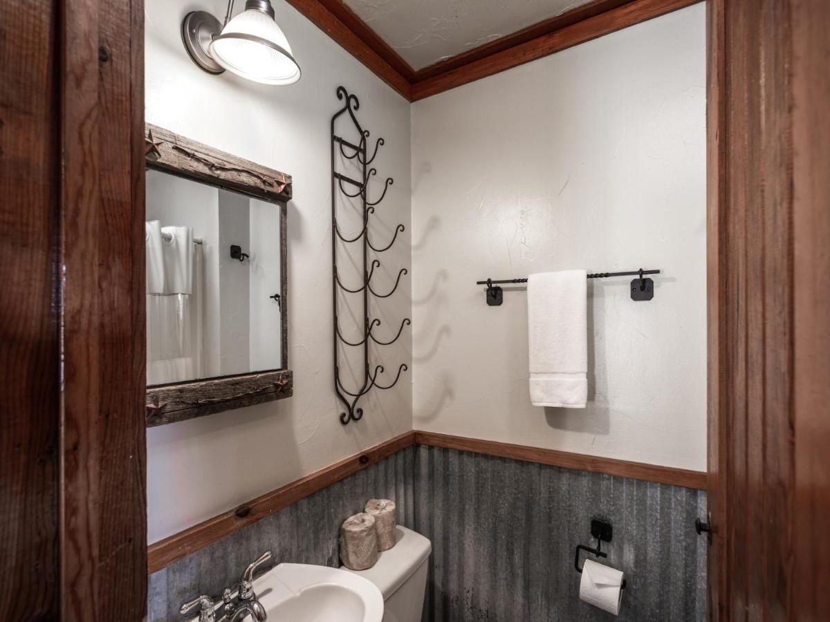 Apache Village Cabinette 11, Queen Bed, Midtown, Sleeps 2 Ruidoso Eksteriør billede