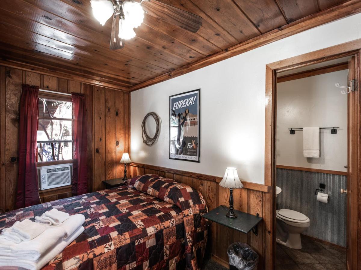 Apache Village Cabinette 11, Queen Bed, Midtown, Sleeps 2 Ruidoso Eksteriør billede